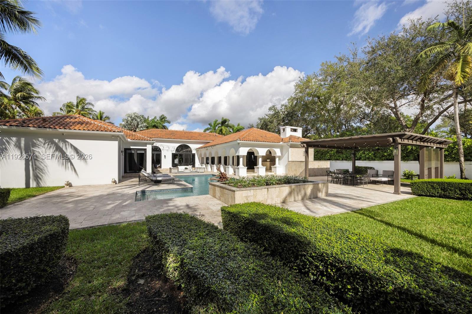 7430 SW 66th St, Miami FL 33143