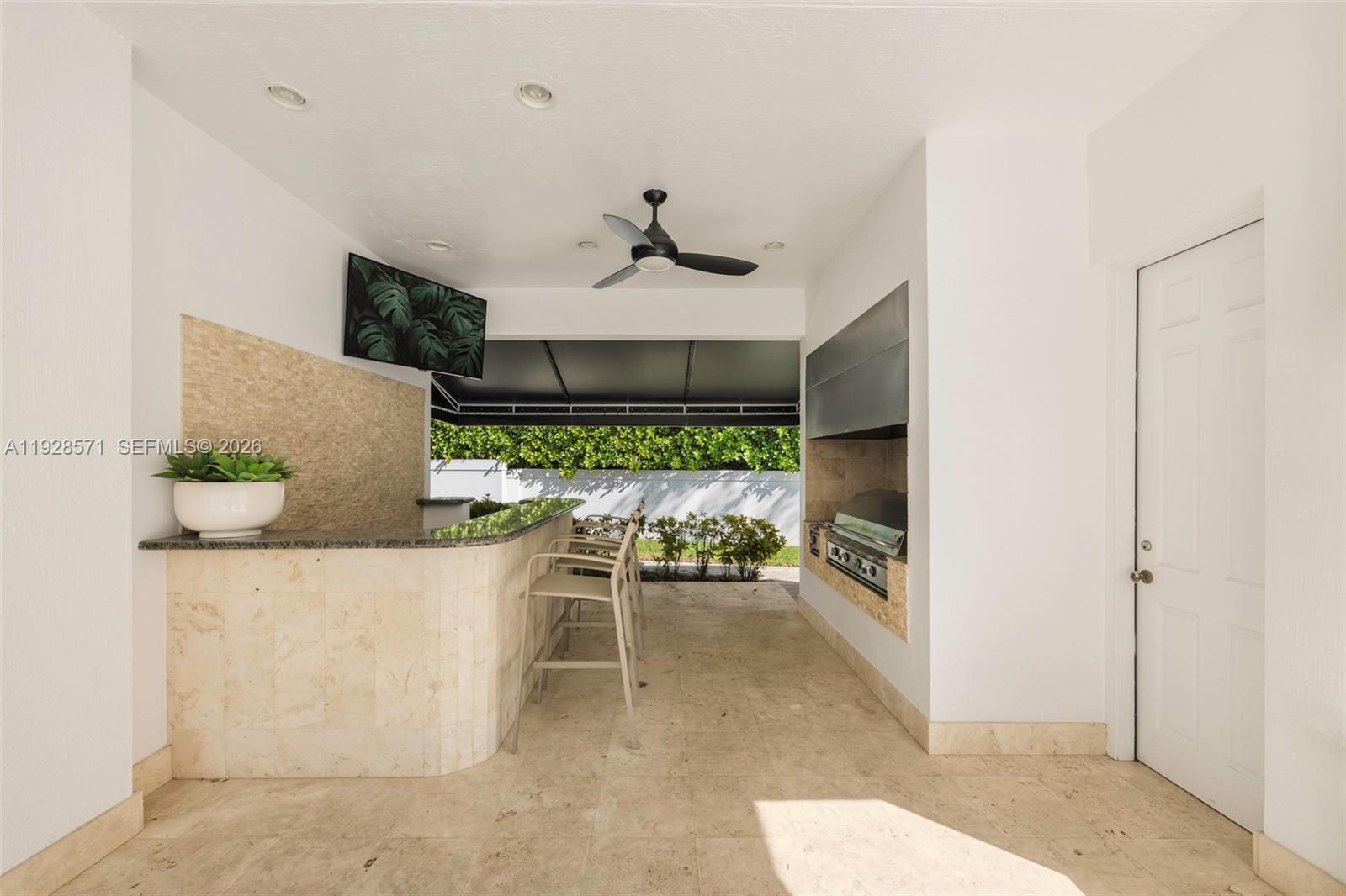 7430 SW 66th St, Miami FL 33143