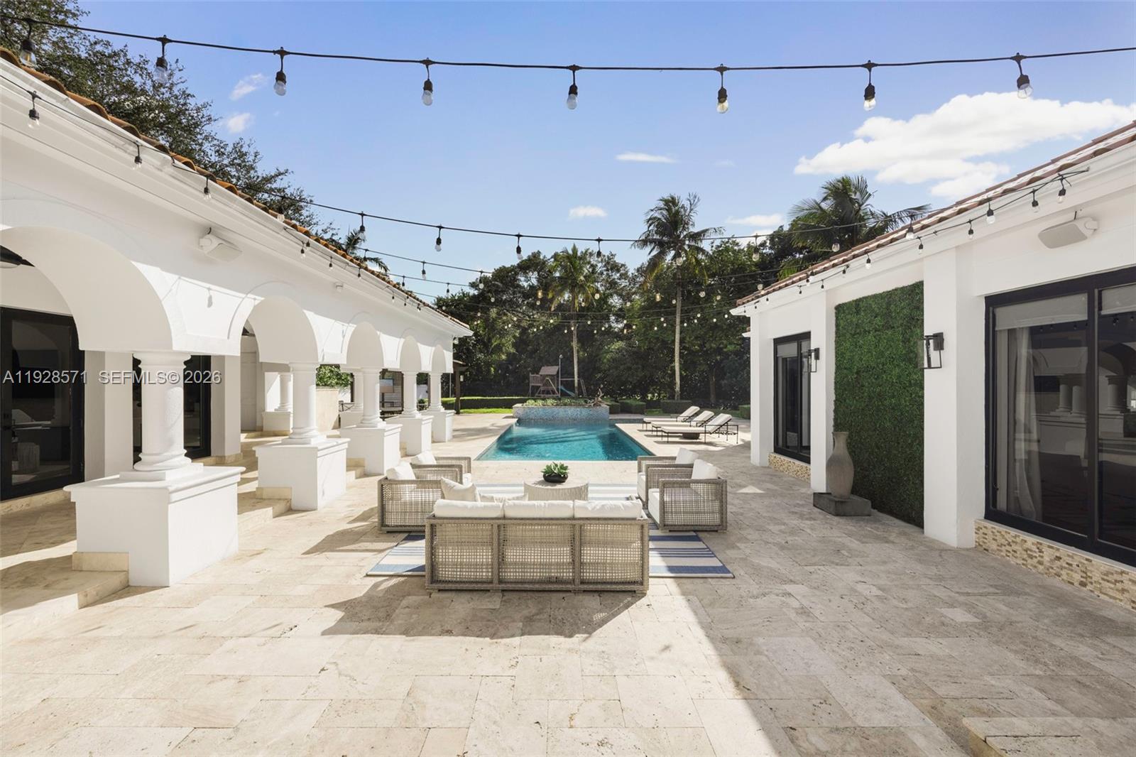 7430 SW 66th St, Miami FL 33143