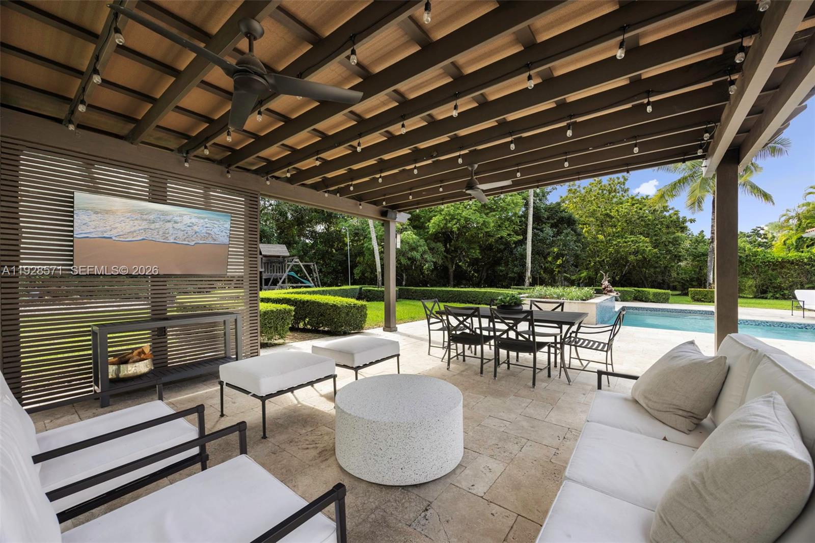 7430 SW 66th St, Miami FL 33143