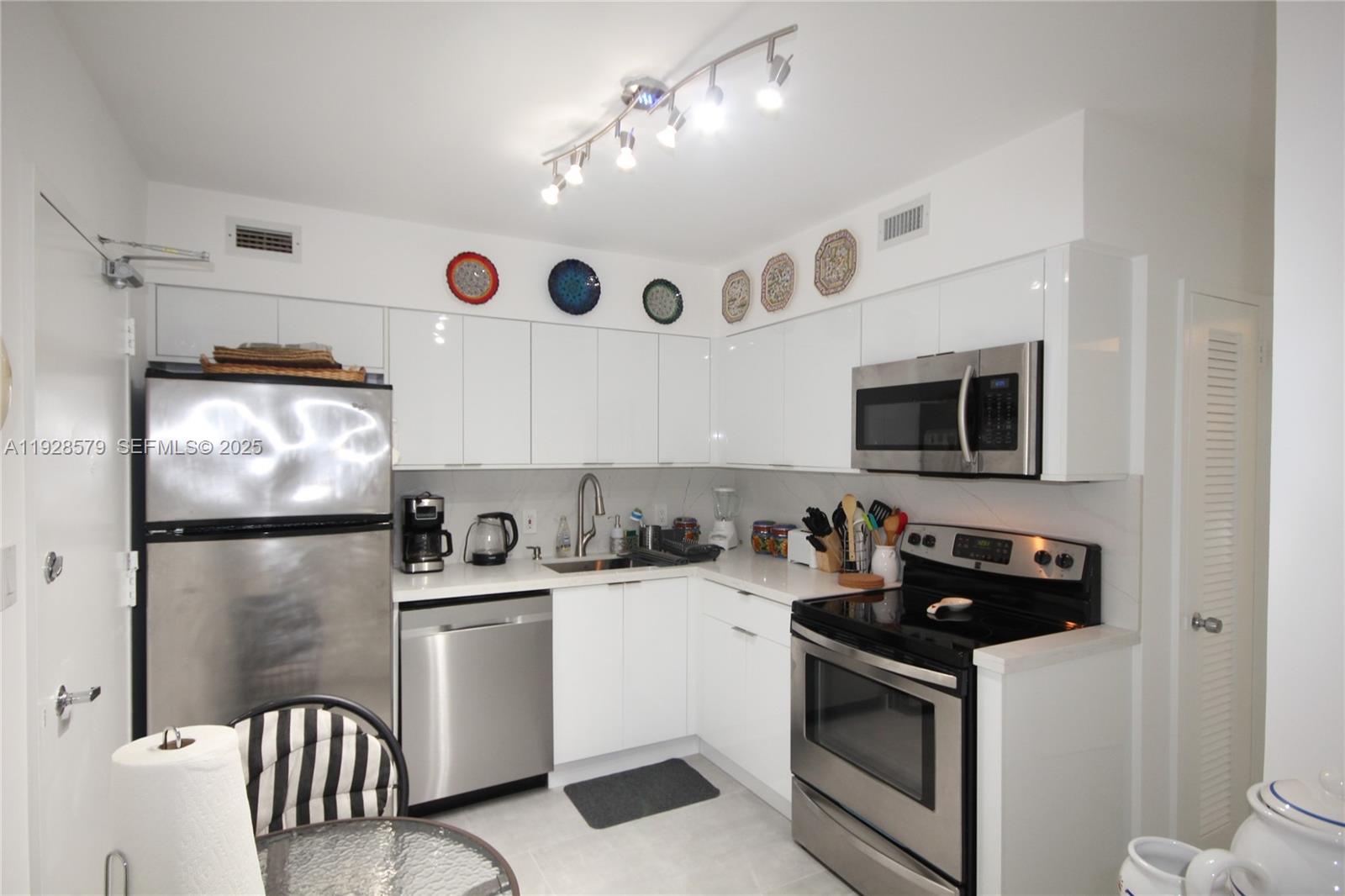 Miami Beach FL 33140 - A11928579