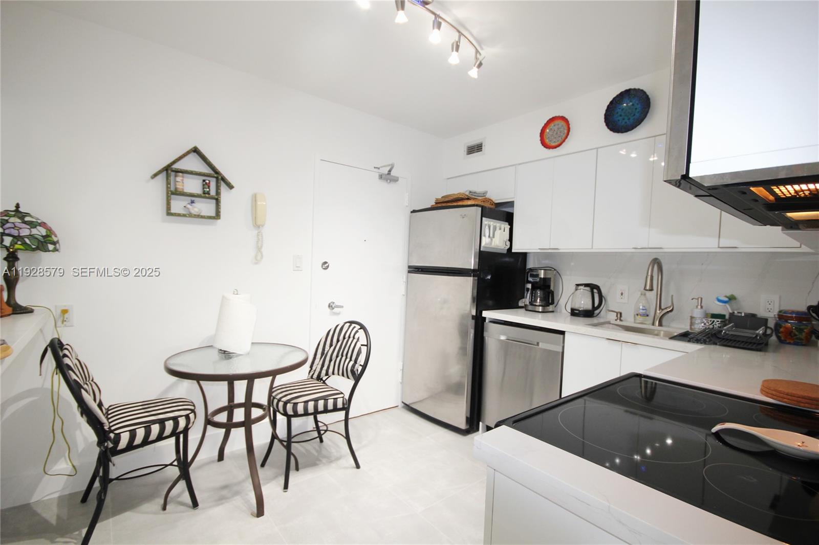 Miami Beach FL 33140 - A11928579