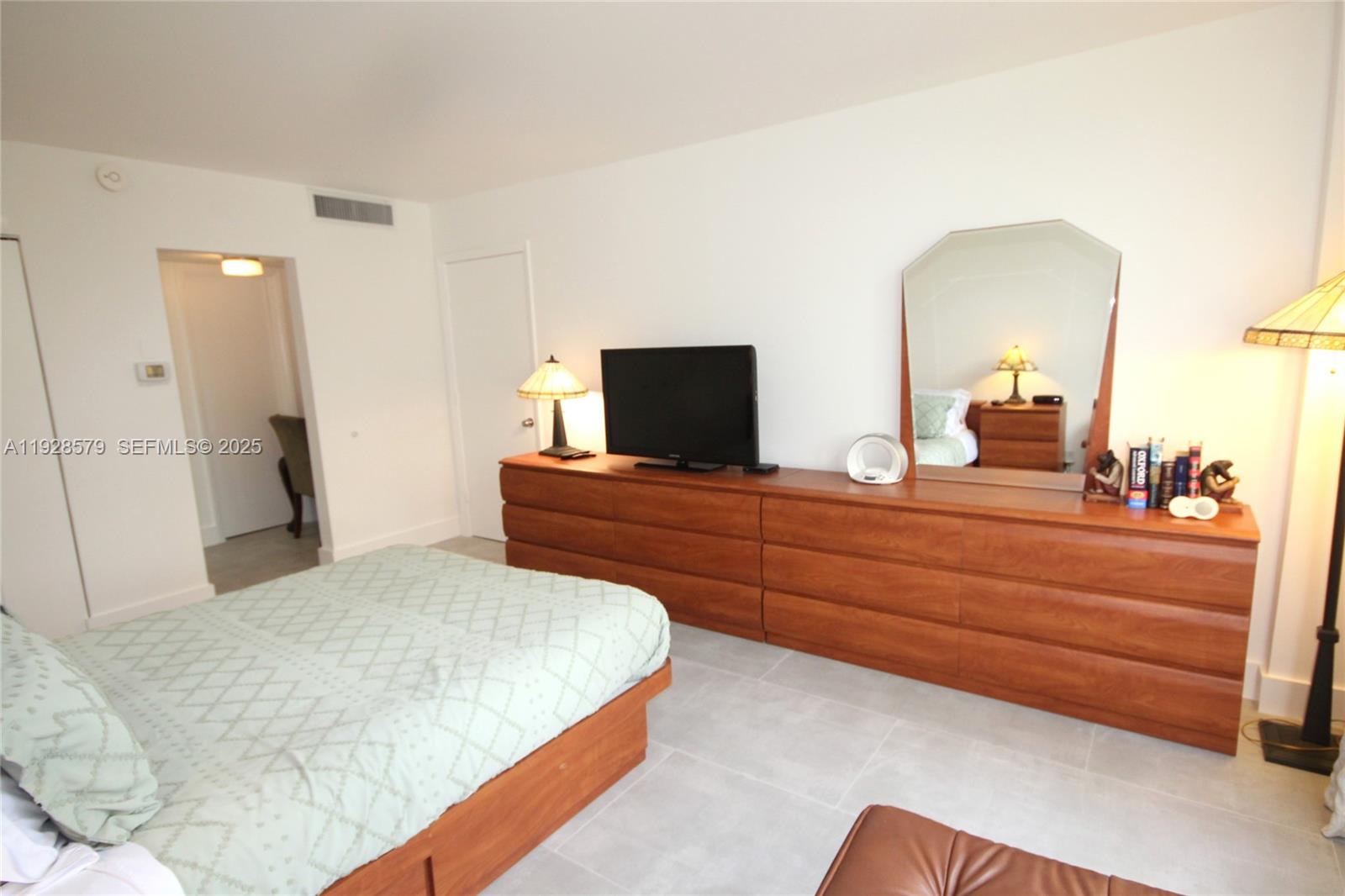 Miami Beach FL 33140 - A11928579