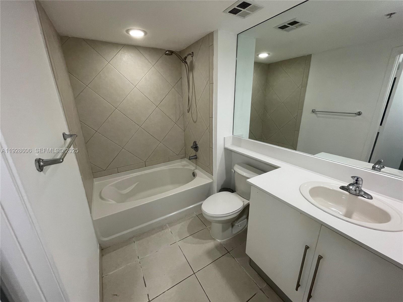 325 S Biscayne Blvd #2116, Miami FL 33131