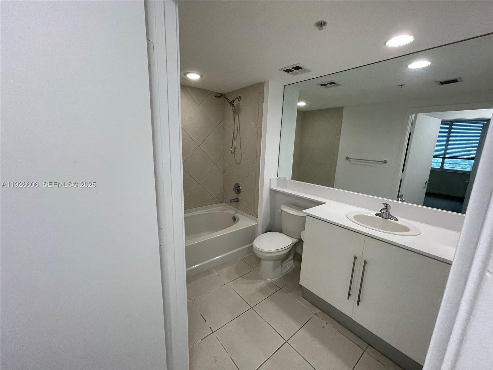 325 S Biscayne Blvd #2116, Miami FL 33131