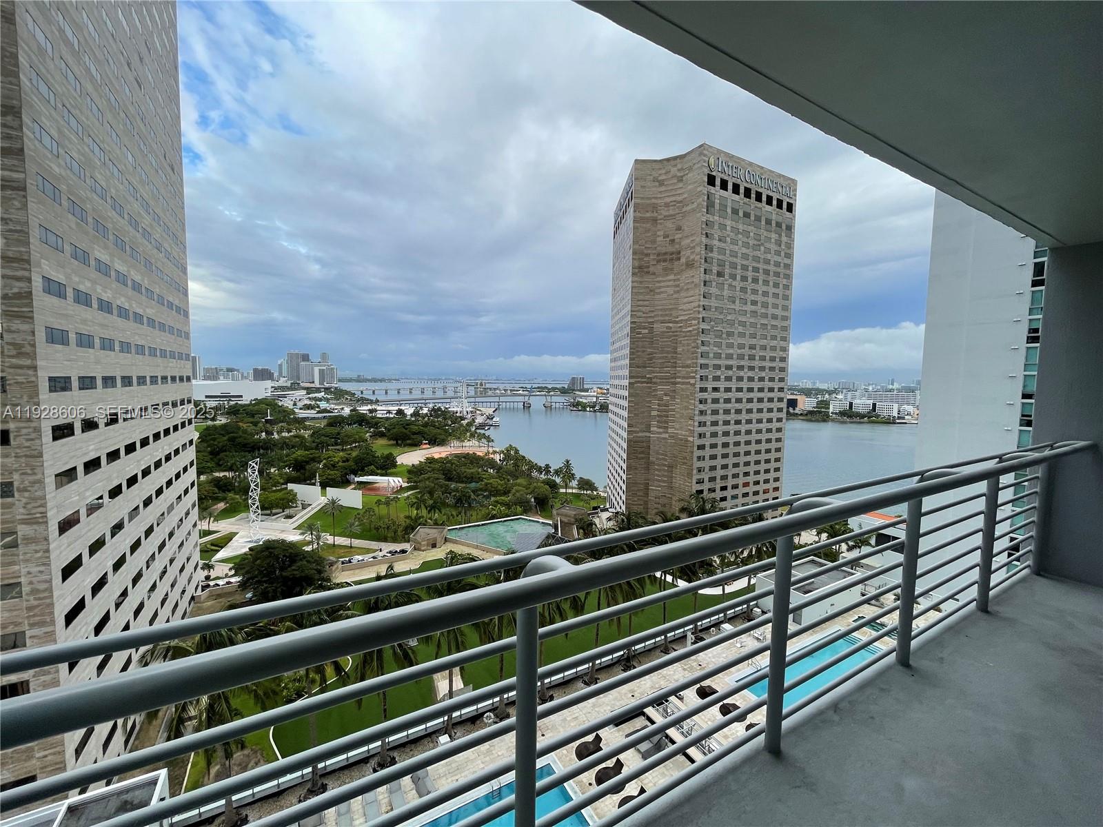 325 S Biscayne Blvd #2116, Miami FL 33131