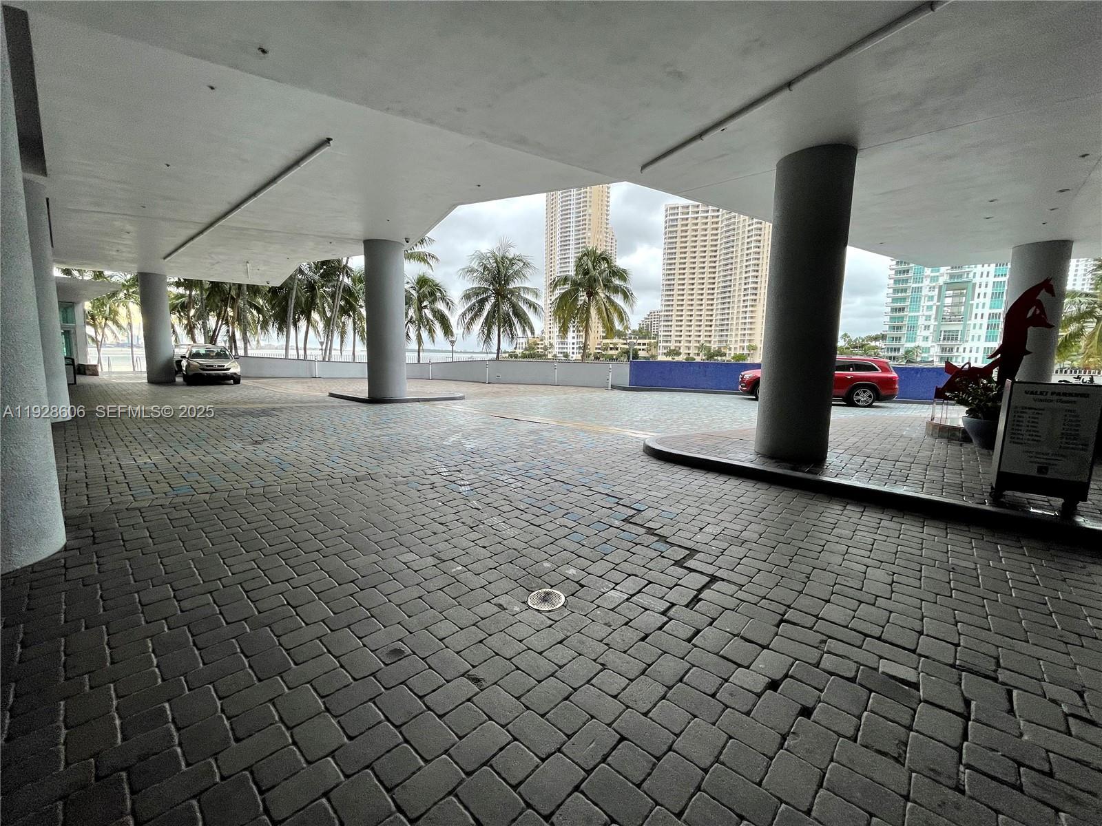 325 S Biscayne Blvd #2116, Miami FL 33131