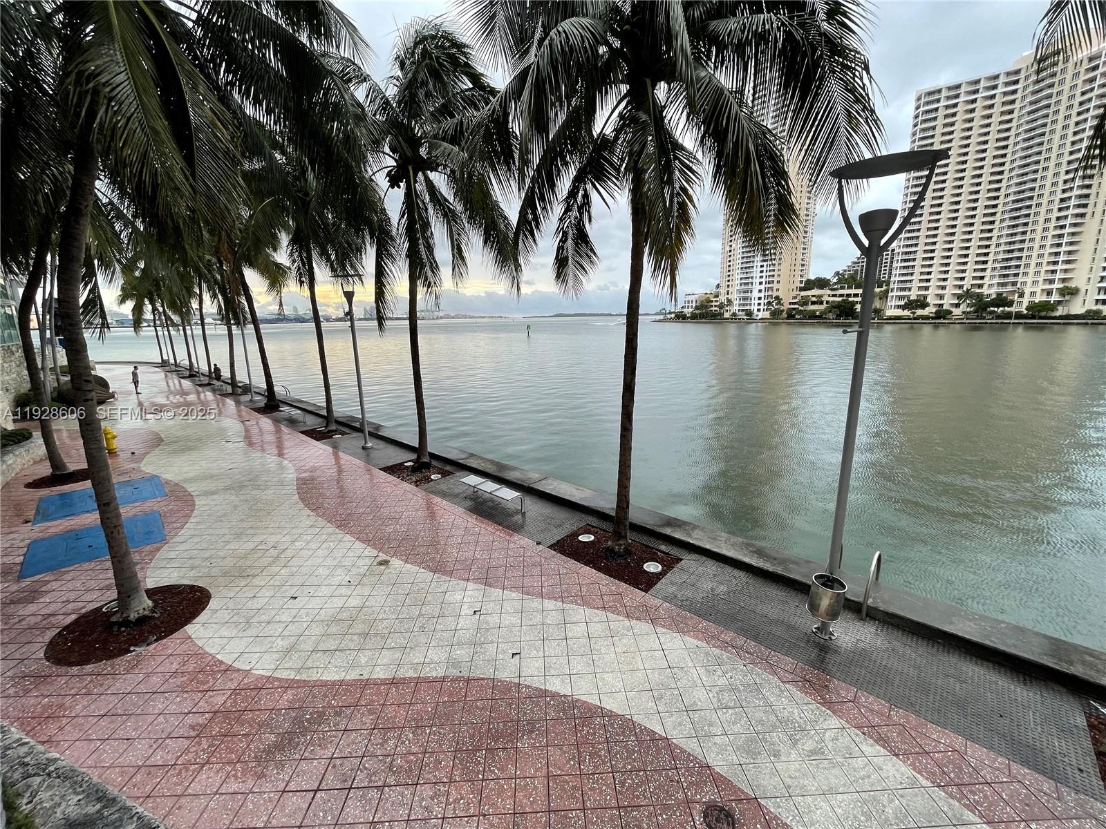 325 S Biscayne Blvd #2116, Miami FL 33131