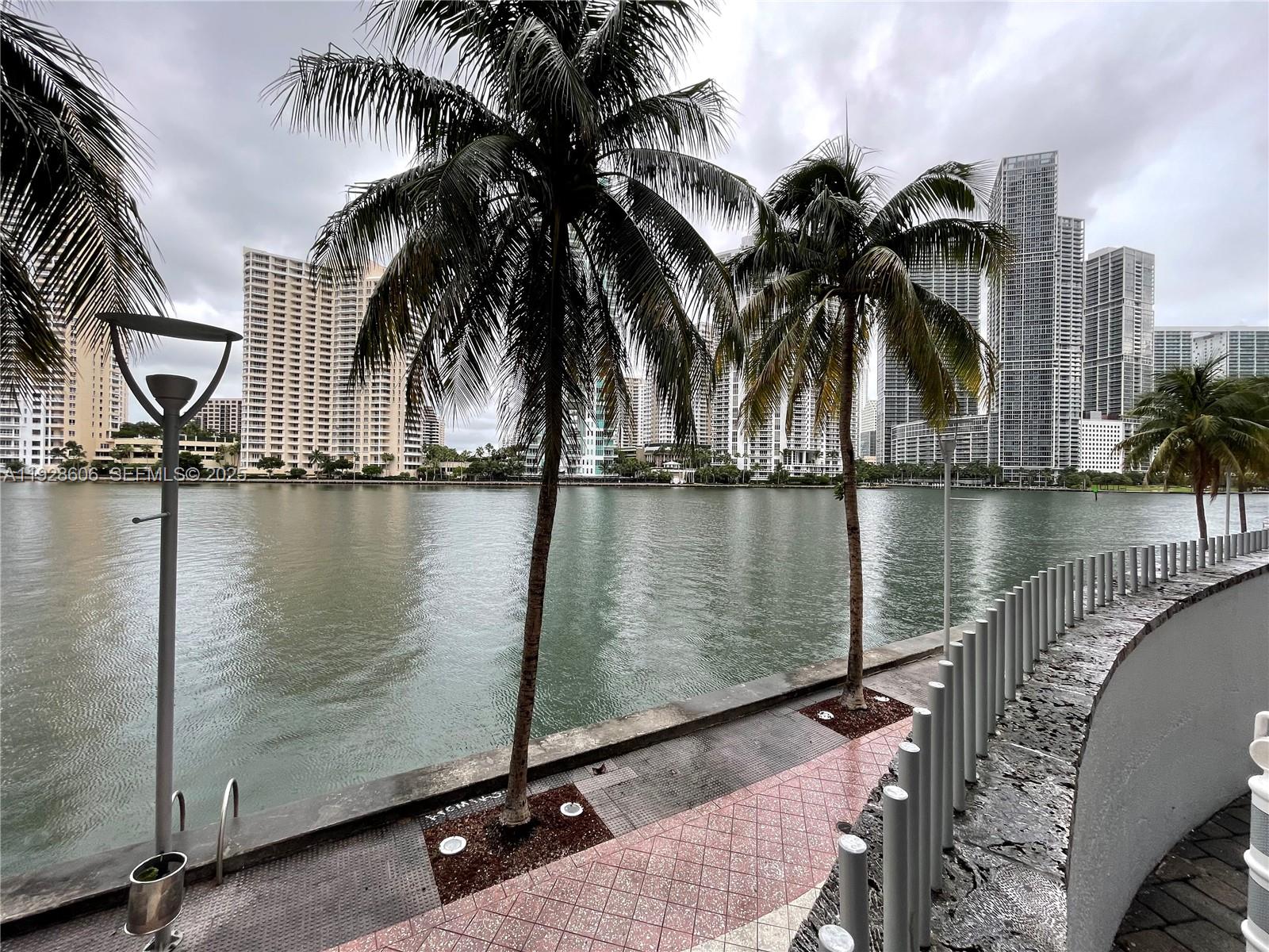 325 S Biscayne Blvd #2116, Miami FL 33131
