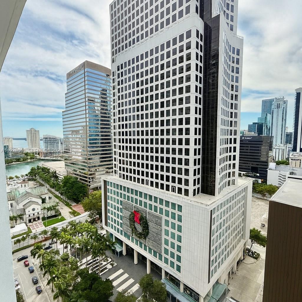 55 SE 6th St #2206, Miami FL 33131