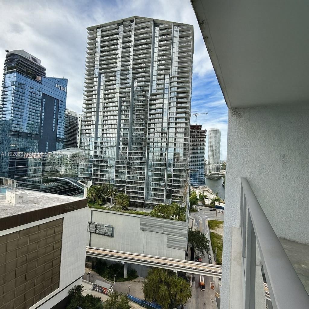 55 SE 6th St #2206, Miami FL 33131