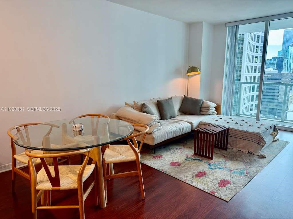 55 SE 6th St #2206, Miami FL 33131