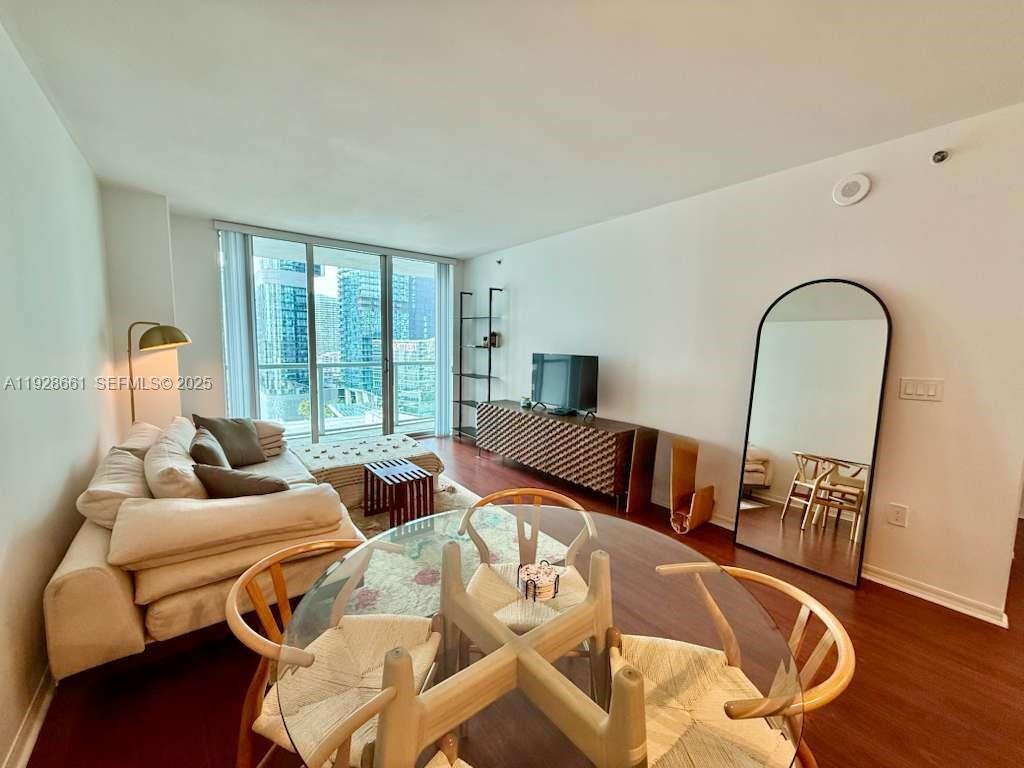 55 SE 6th St #2206, Miami FL 33131