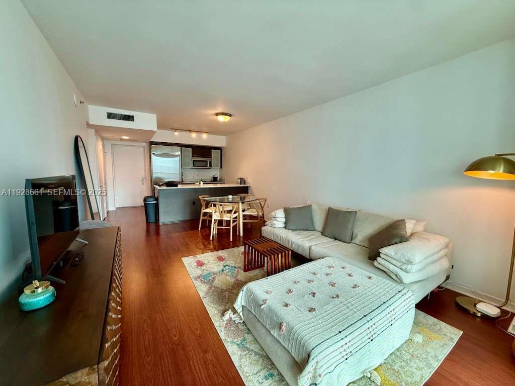 55 SE 6th St #2206, Miami FL 33131