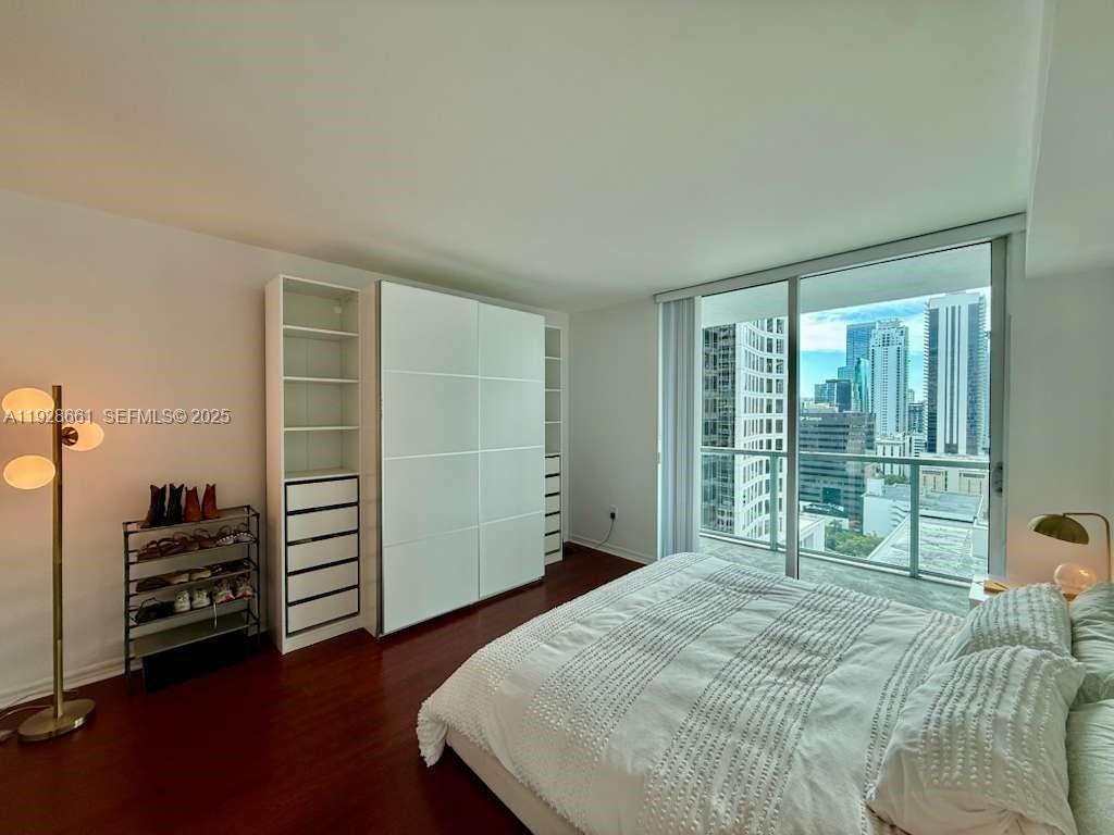 55 SE 6th St #2206, Miami FL 33131