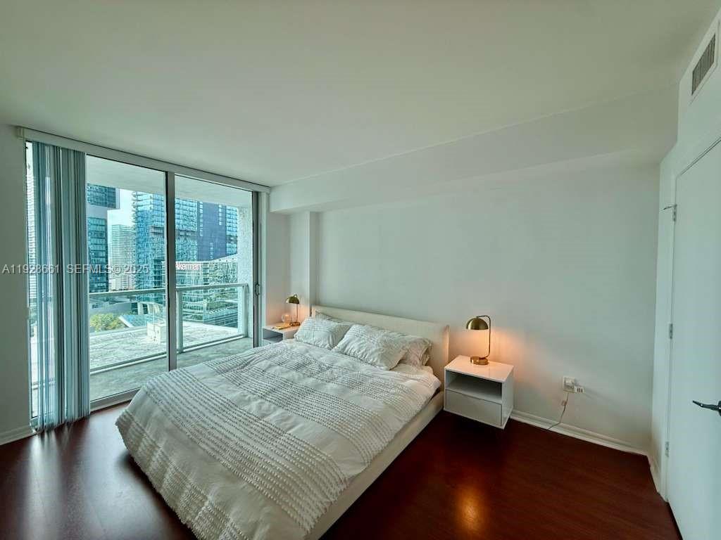 55 SE 6th St #2206, Miami FL 33131