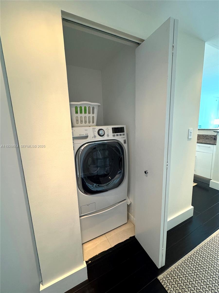 335 S Biscayne Blvd #2403, Miami FL 33131