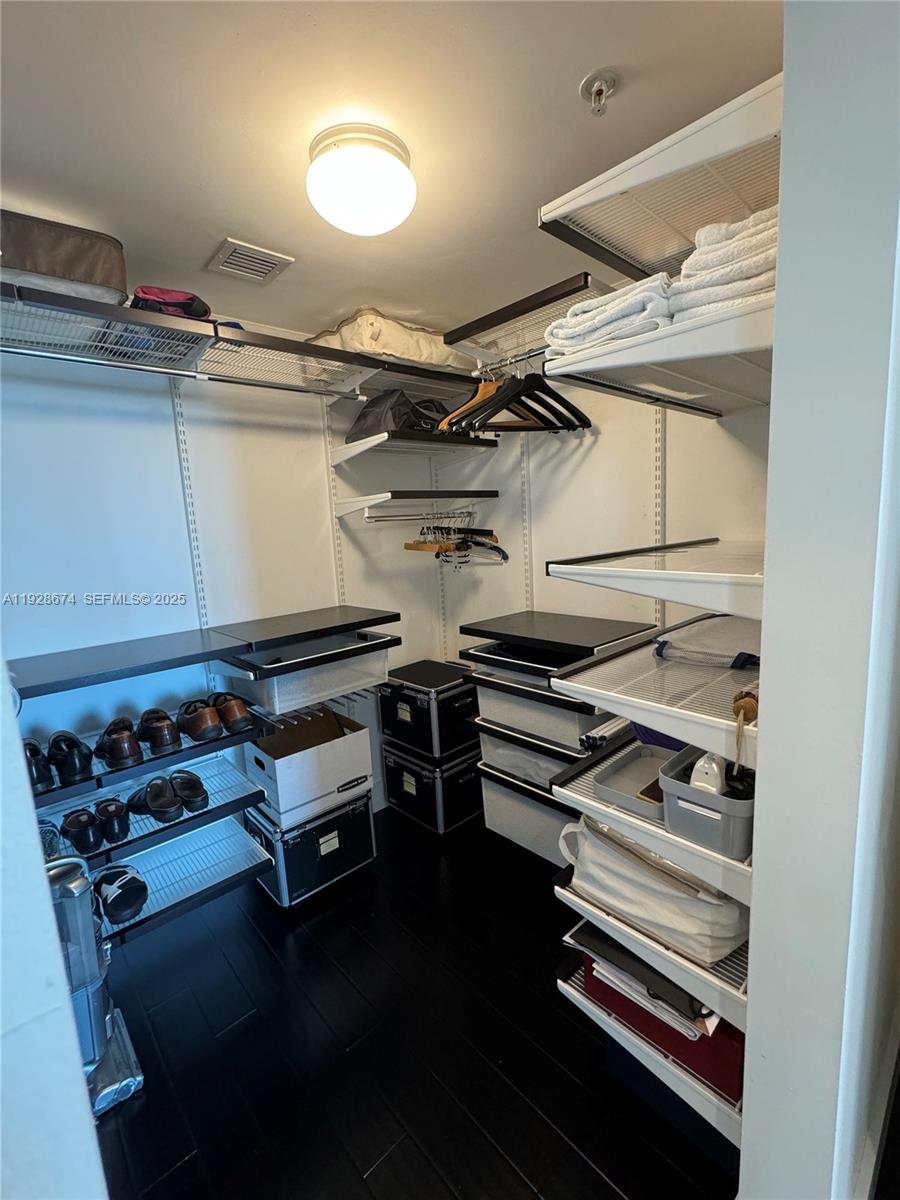 335 S Biscayne Blvd #2403, Miami FL 33131