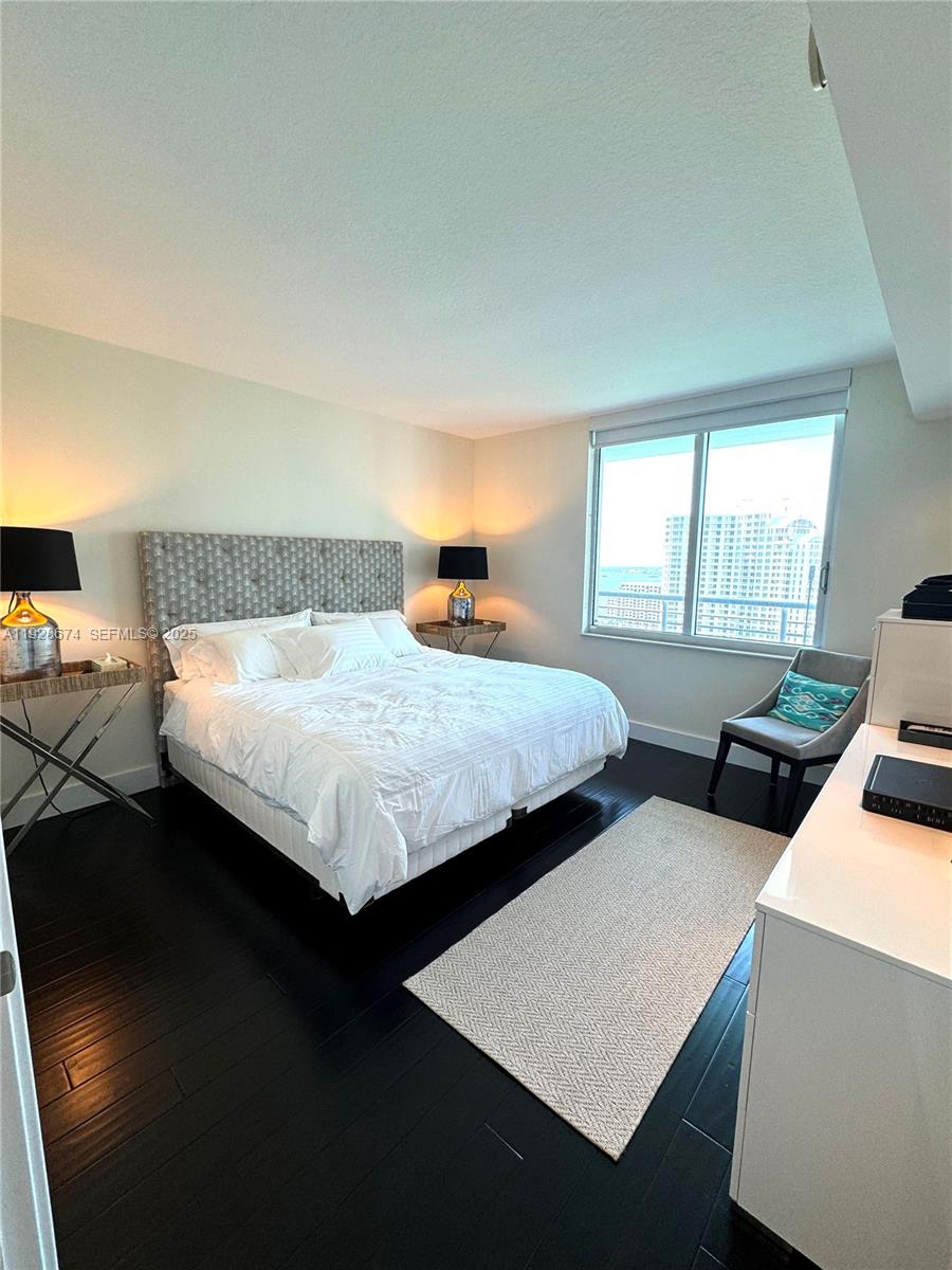 335 S Biscayne Blvd #2403, Miami FL 33131