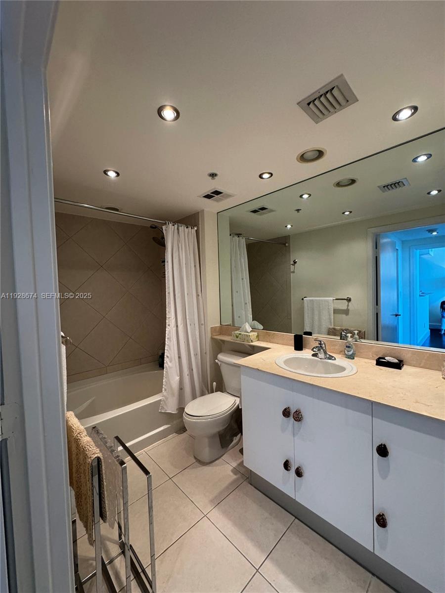 335 S Biscayne Blvd #2403, Miami FL 33131