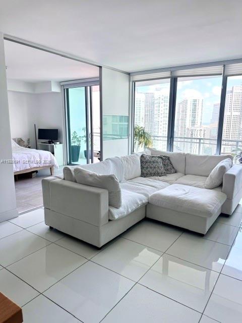 90 SW 3rd St #3112, Miami FL 33130