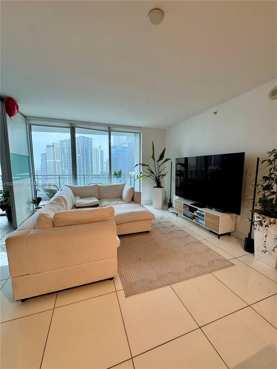 90 SW 3rd St #3112, Miami FL 33130