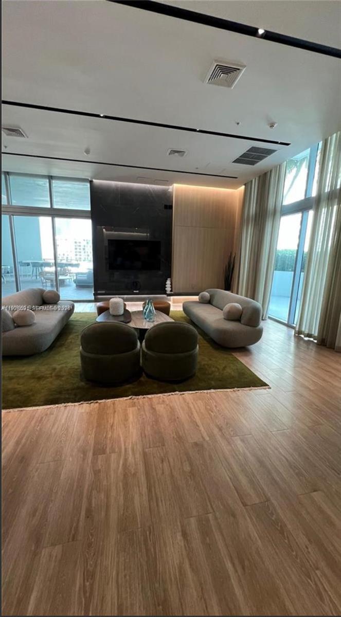 90 SW 3rd St #3112, Miami FL 33130