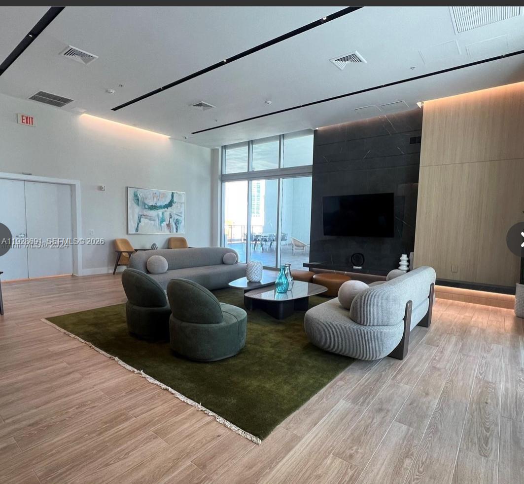 90 SW 3rd St #3112, Miami FL 33130