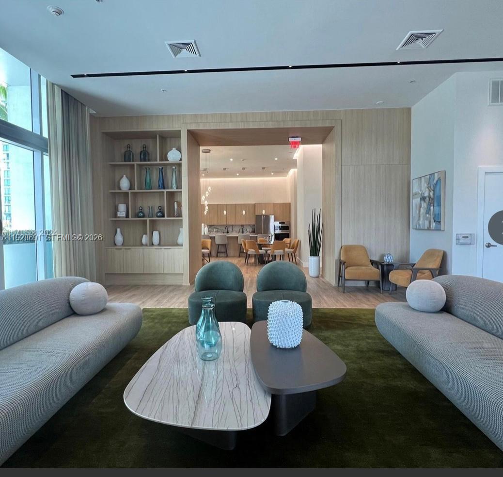 90 SW 3rd St #3112, Miami FL 33130