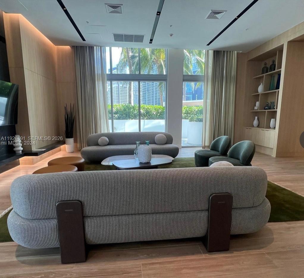 90 SW 3rd St #3112, Miami FL 33130