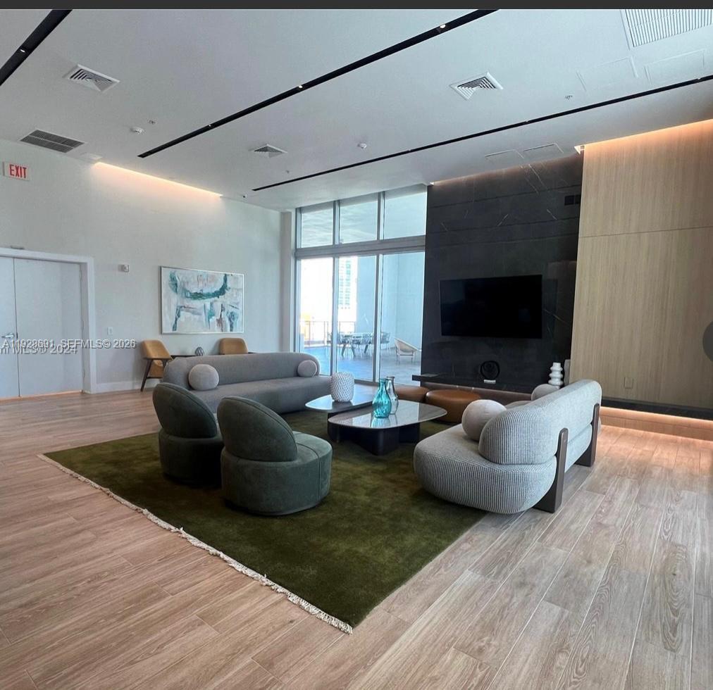 90 SW 3rd St #3112, Miami FL 33130