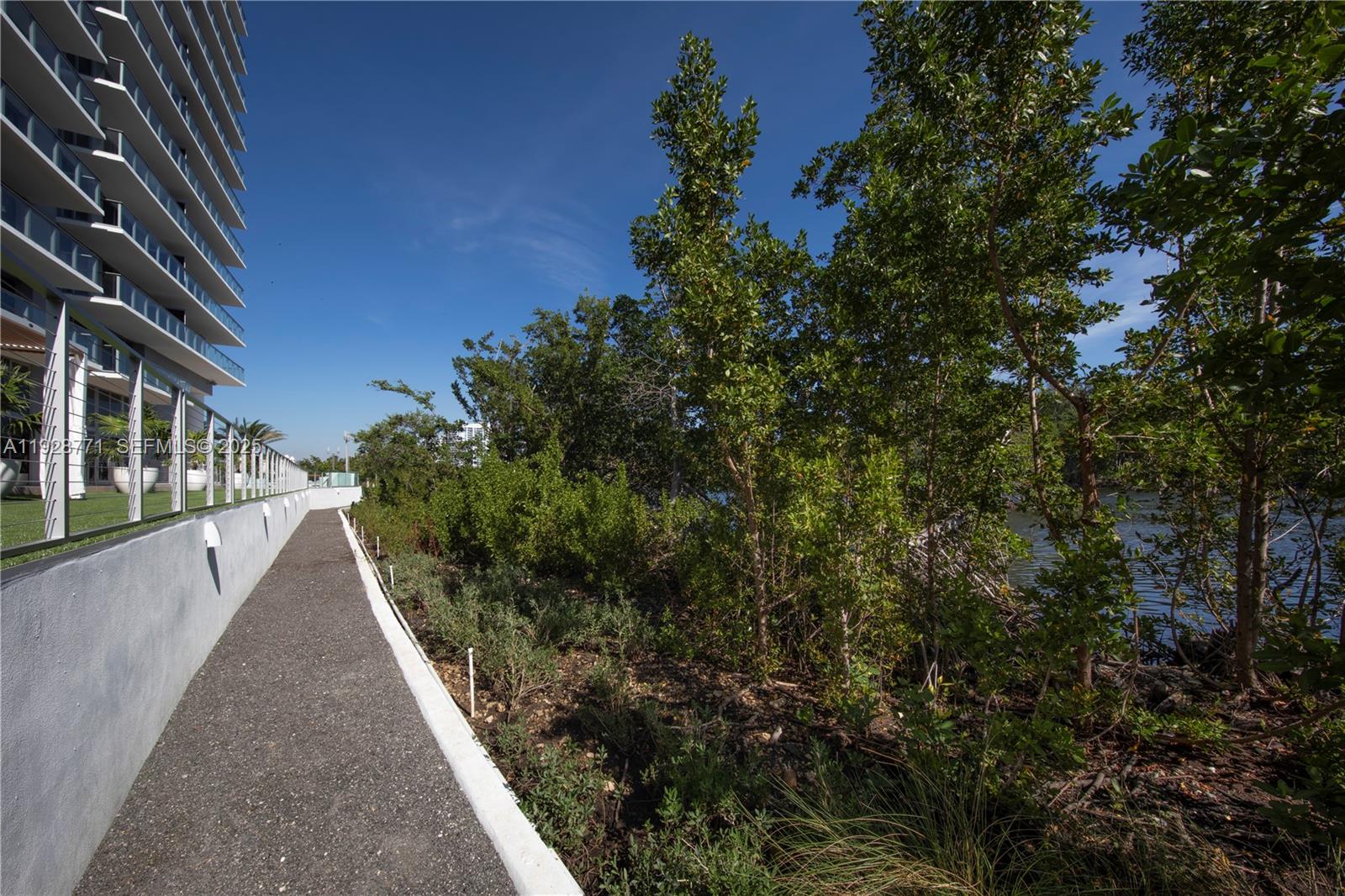 16385 Biscayne Blvd #503, North Miami Beach FL 33160