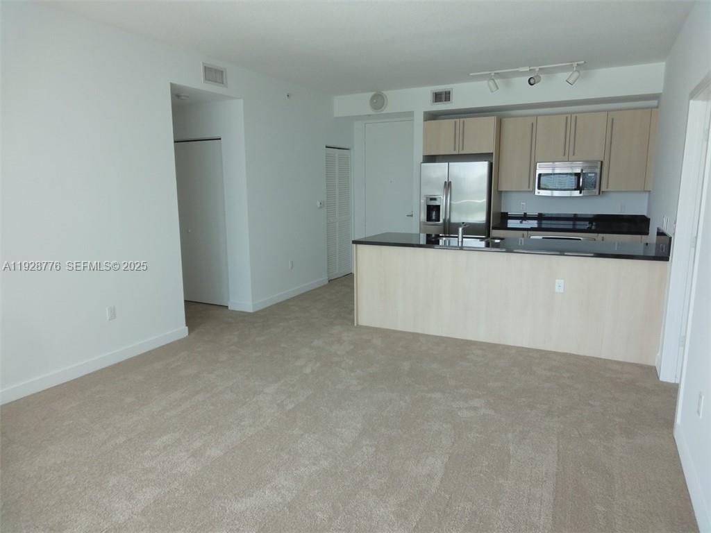 79 SW 12th St #1203S, Miami FL 33130