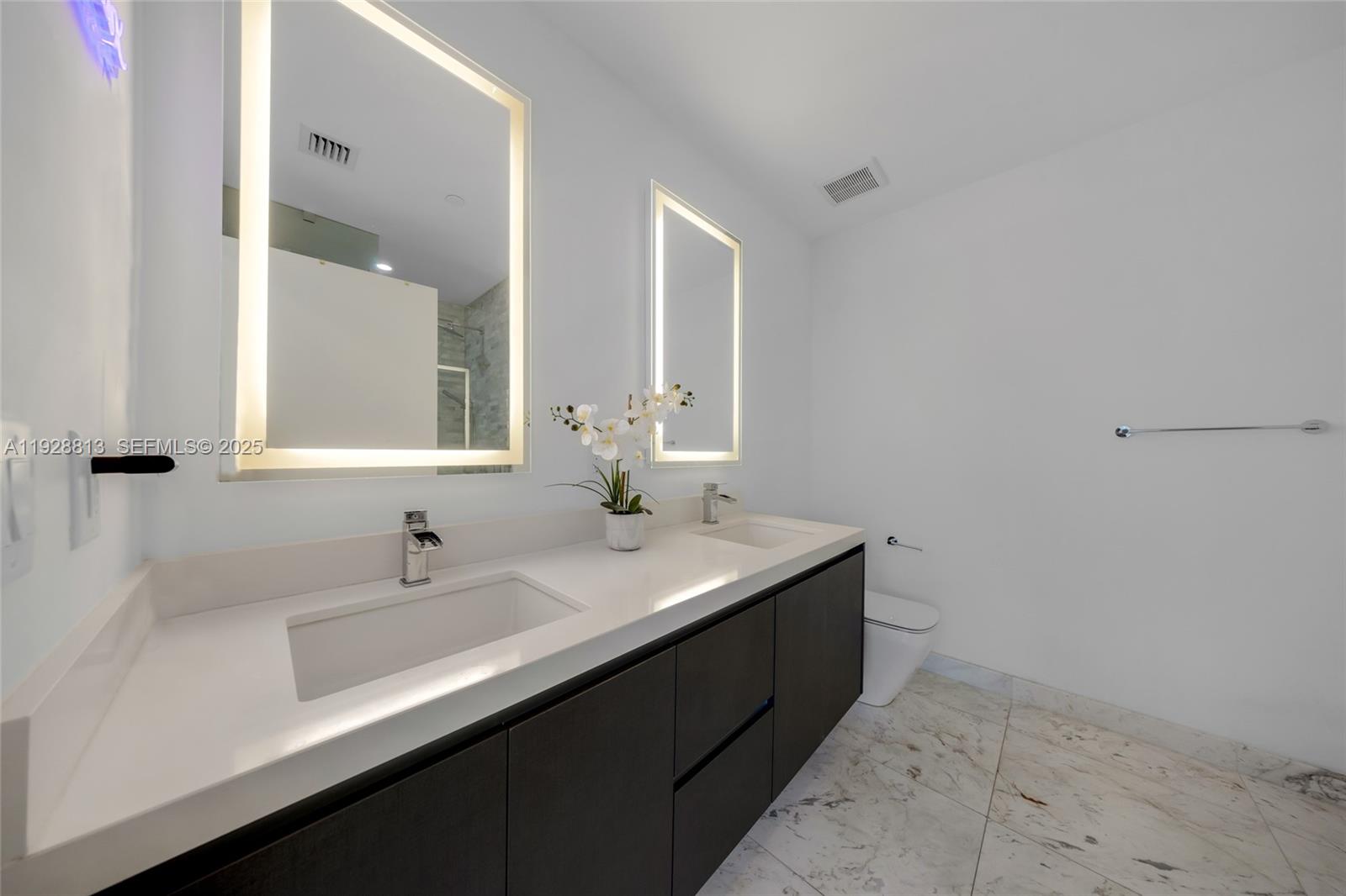 851 NE 1st Ave #1700, Miami FL 33132
