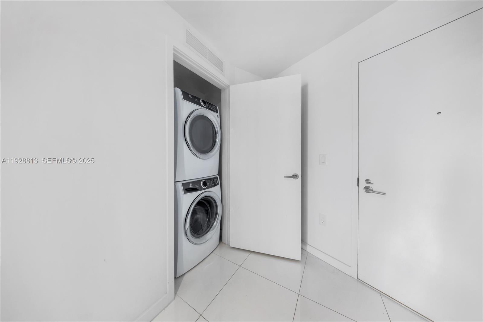 851 NE 1st Ave #1700, Miami FL 33132