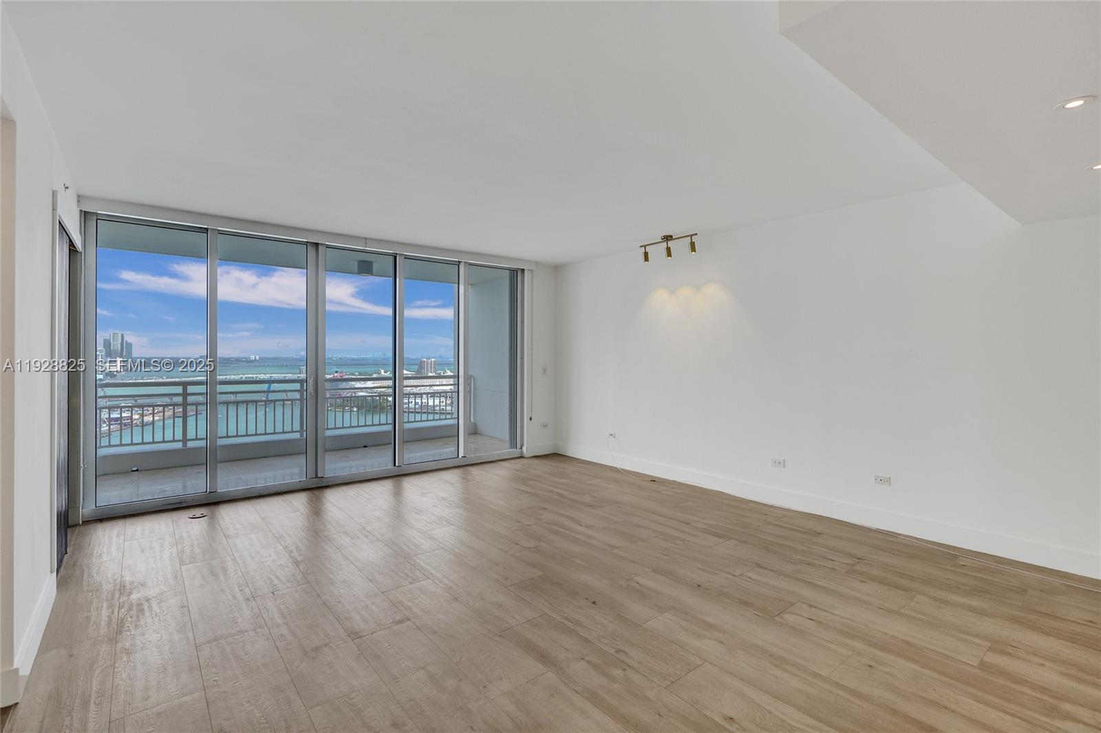 848 Brickell Key Dr #3206, Miami FL 33131