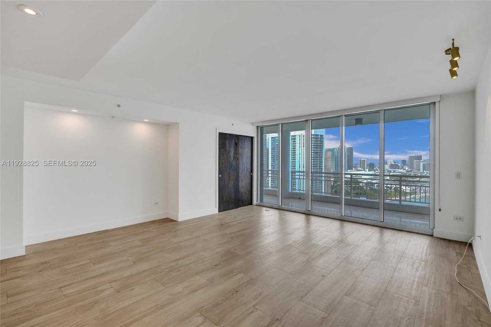 848 Brickell Key Dr #3206, Miami FL 33131