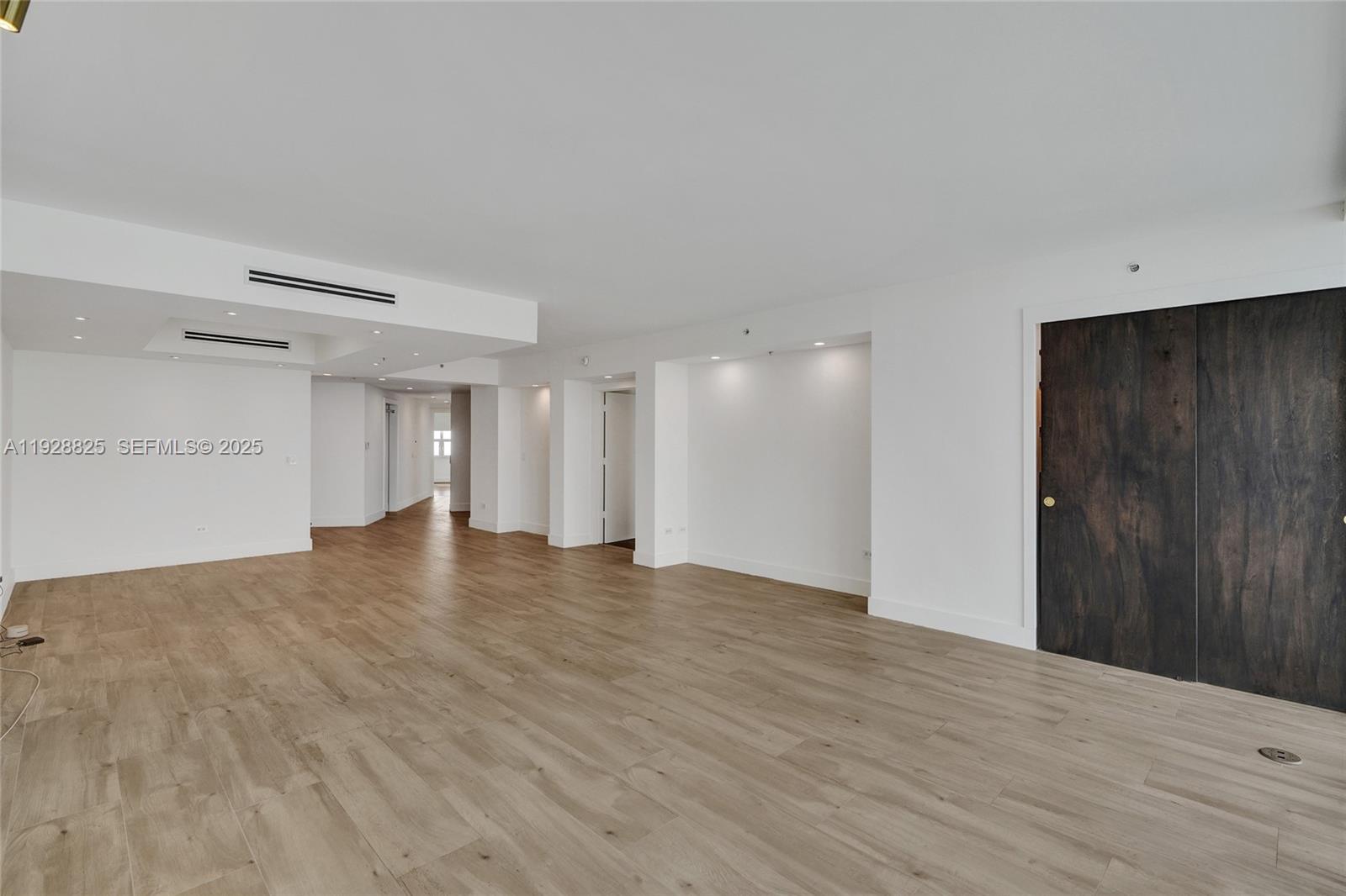 848 Brickell Key Dr #3206, Miami FL 33131