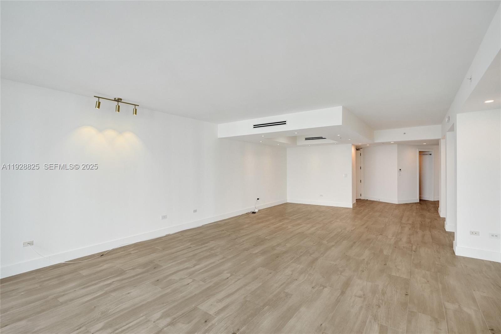 848 Brickell Key Dr #3206, Miami FL 33131