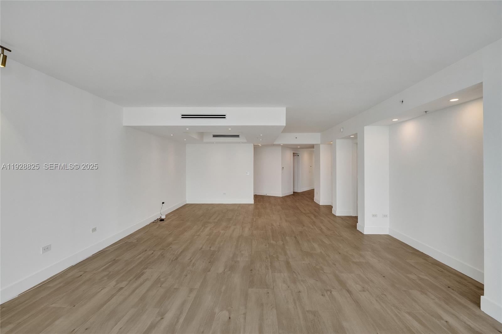848 Brickell Key Dr #3206, Miami FL 33131