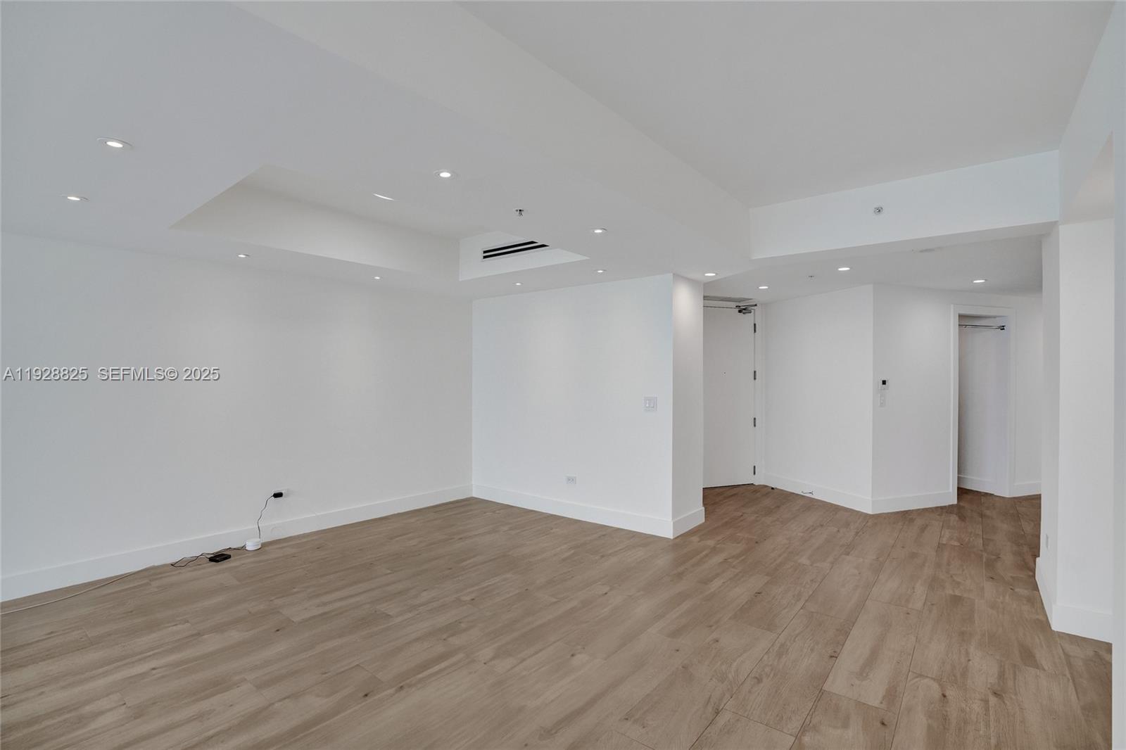 848 Brickell Key Dr #3206, Miami FL 33131