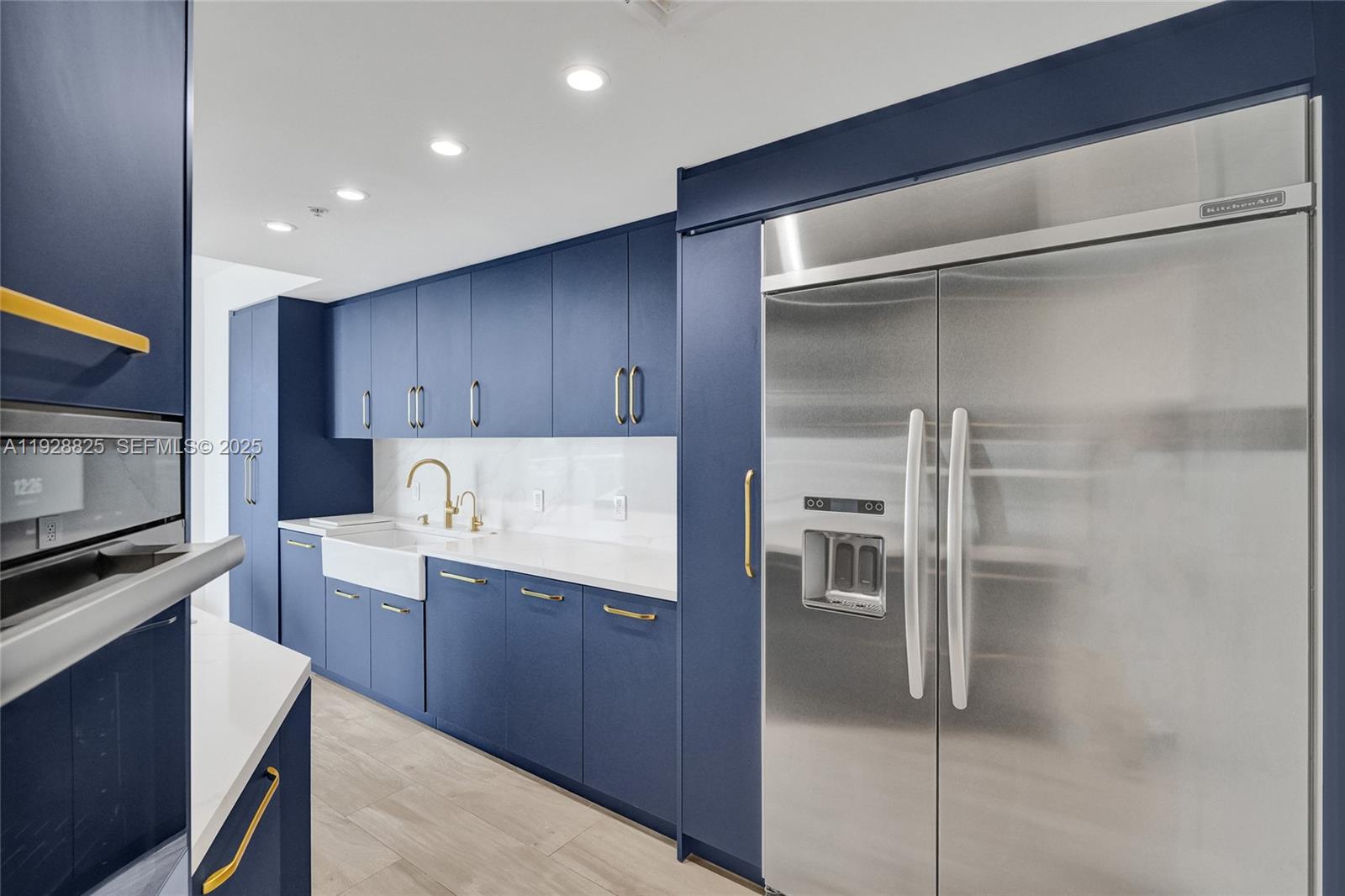 848 Brickell Key Dr #3206, Miami FL 33131