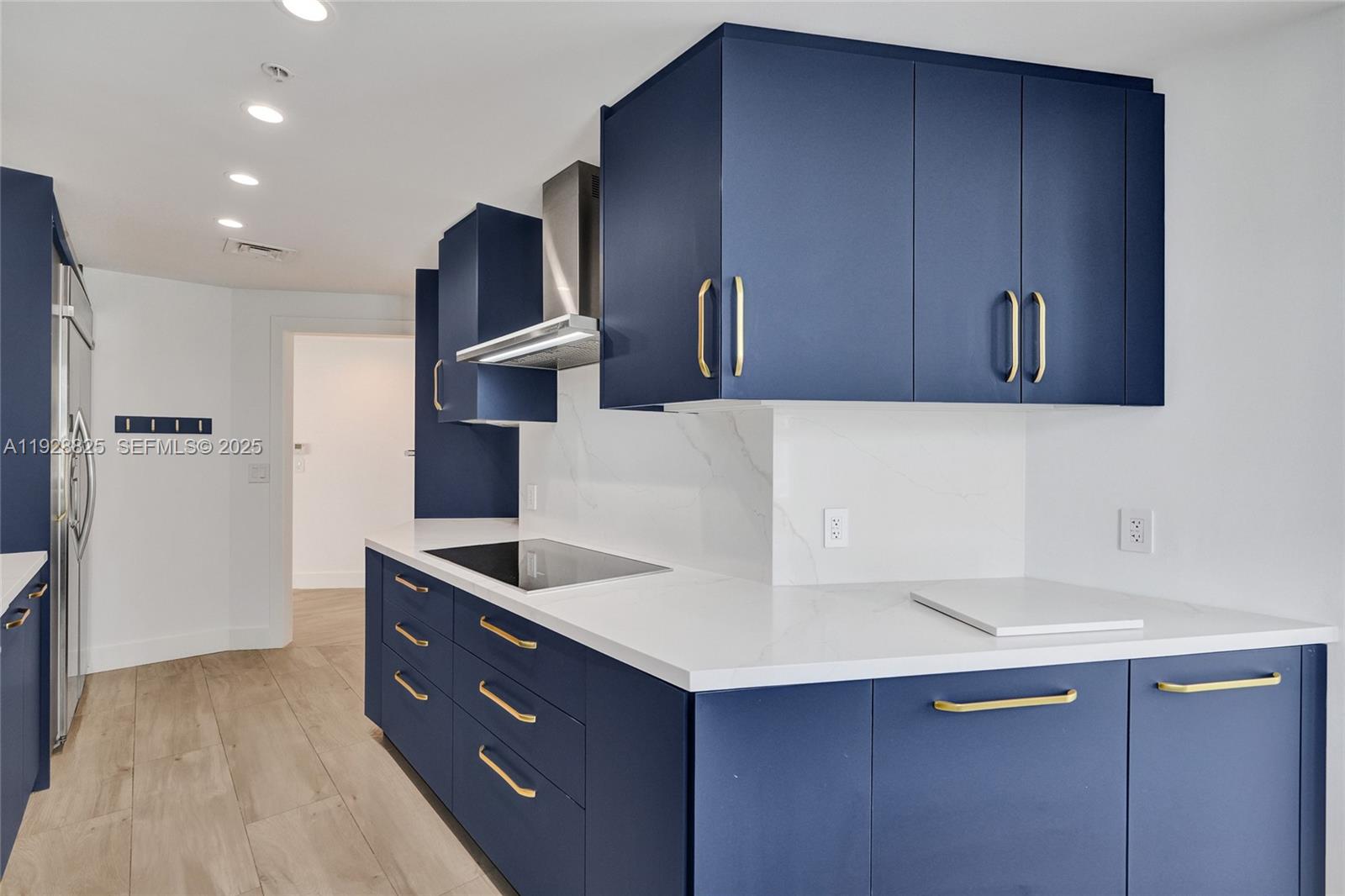 848 Brickell Key Dr #3206, Miami FL 33131