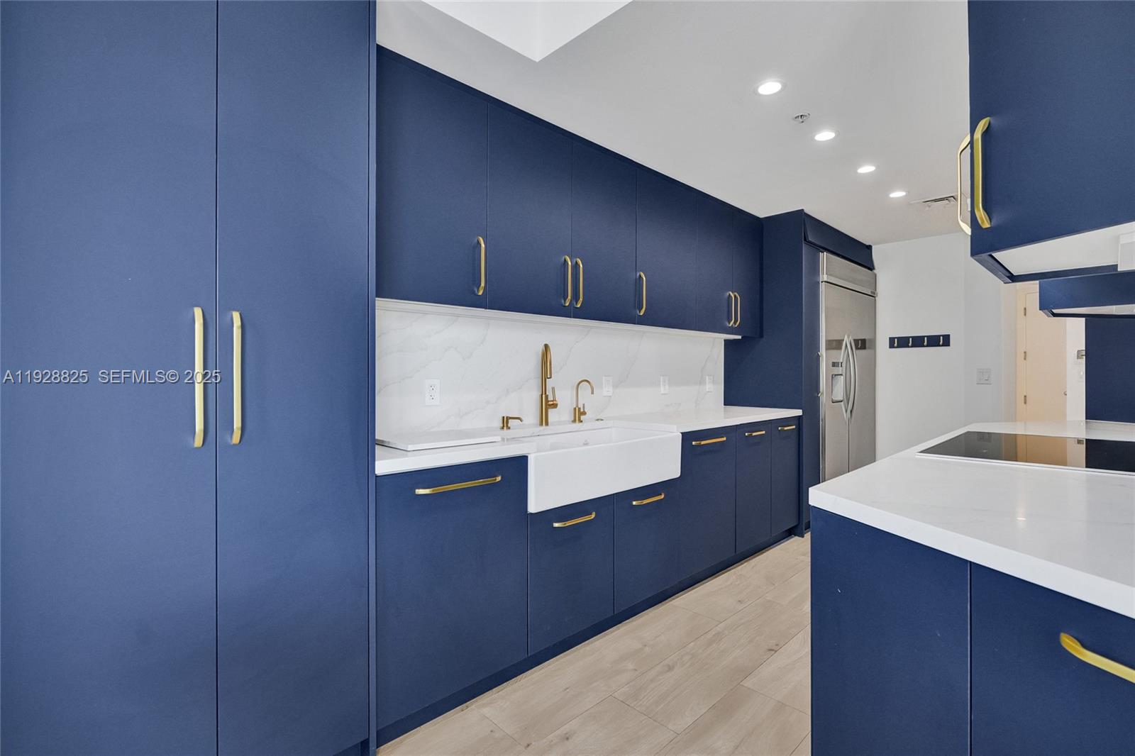 848 Brickell Key Dr #3206, Miami FL 33131