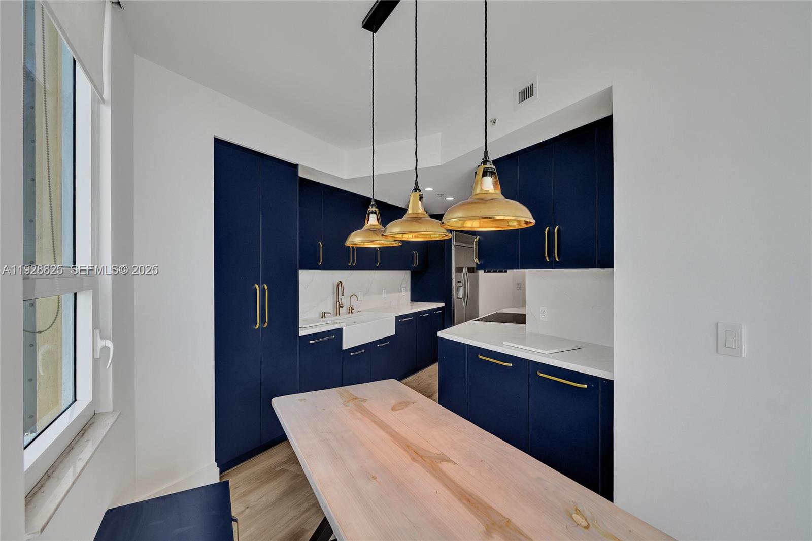 848 Brickell Key Dr #3206, Miami FL 33131