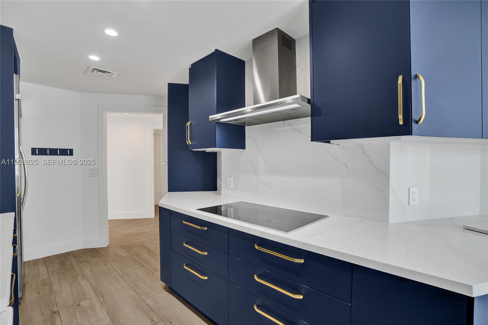 848 Brickell Key Dr #3206, Miami FL 33131
