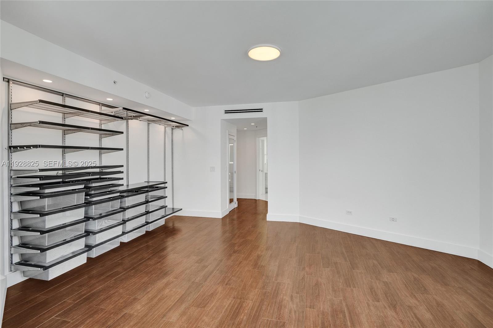 848 Brickell Key Dr #3206, Miami FL 33131