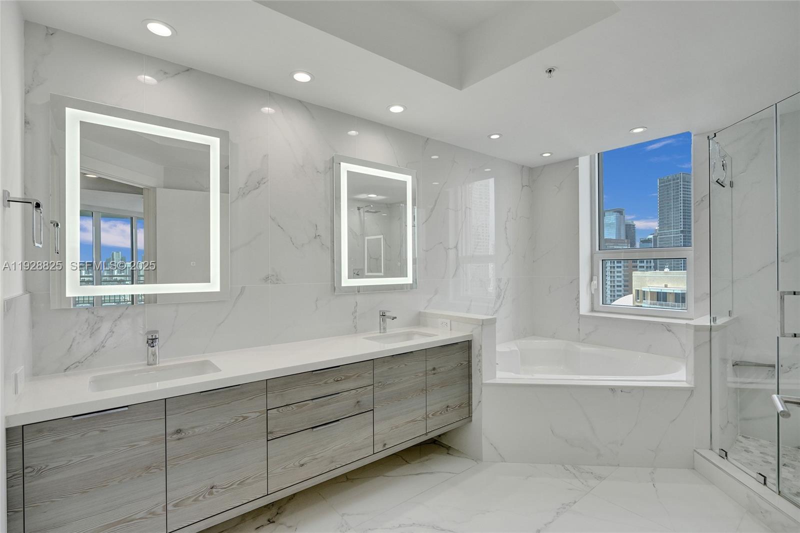 848 Brickell Key Dr #3206, Miami FL 33131