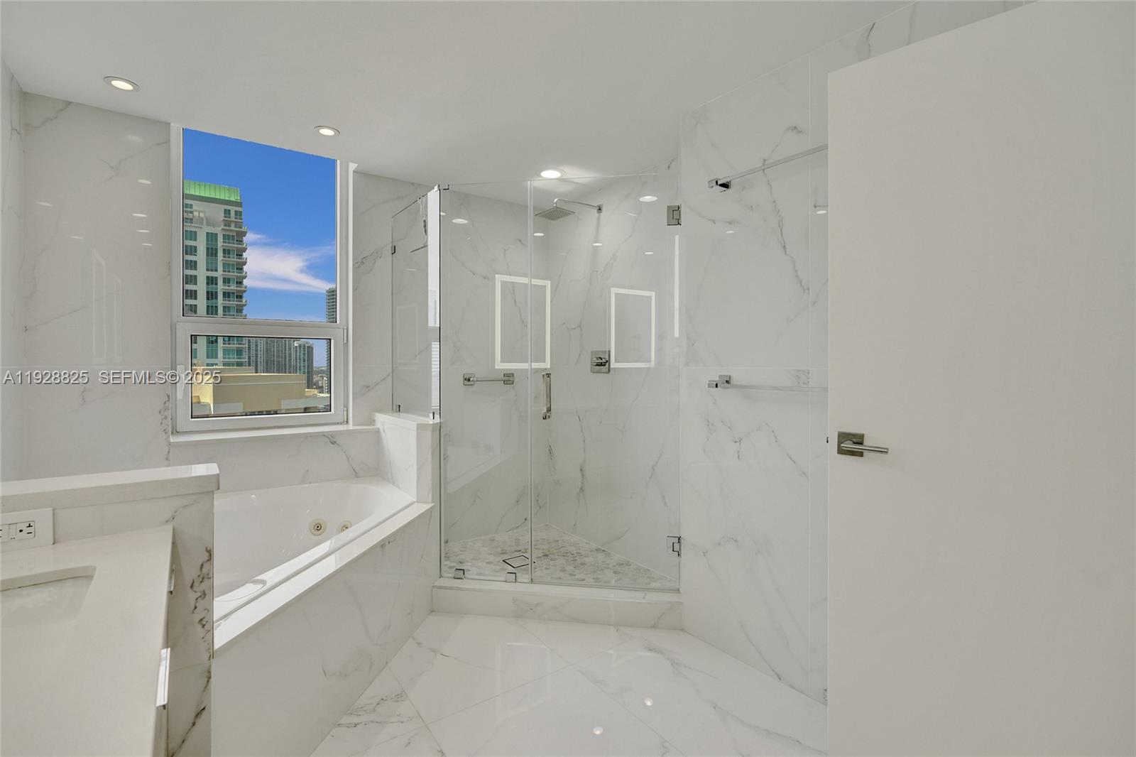 848 Brickell Key Dr #3206, Miami FL 33131