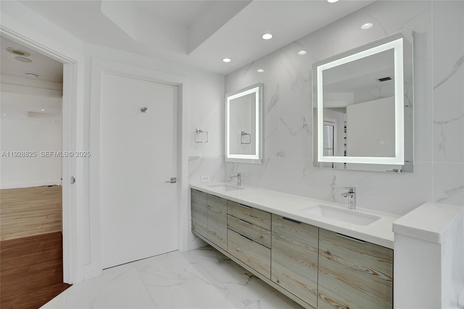 848 Brickell Key Dr #3206, Miami FL 33131